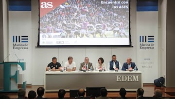 Manu Serrano, Santiago Santos, Alfredo Rela&ntilde;o, Elena Tejedor, C&eacute;sar Sempere y Chema Valent&iacute;n.  