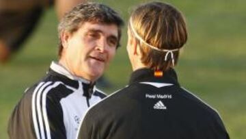 <b>LOS MISMOS EFECTIVOS.</b> Juande Ramos, nuevo entrenador del Real Madrid, repitió, en su primera convocatoria oficial para enfrentarse ante el Zenit de Sant Petersburgo, la nómina de jugadores que Bernd Schuster utilizó para jugar ante el Sevilla en el último encuentro que dirigió como técnico madridista.