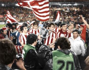 Celebración de los jugadores del Athletic tras vencer al Barcelona en la final de la Copa del Rey de 1984 (05-05-1984).