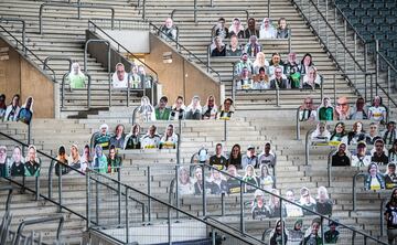 El Gladbach llena su estadio con fotos de sus hinchas