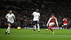 Martin Odegaard durante un derbi del norte de Londres entre Arsenal y Tottenham.