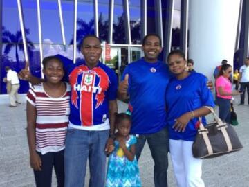 Los hinchas haitianos también se hacen presentes en el Marlins Park.