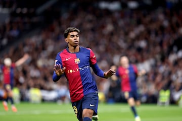 Con el festejo haciendo calma e indicando su presencia es como el español celebró en el Bernabéu su gol. 