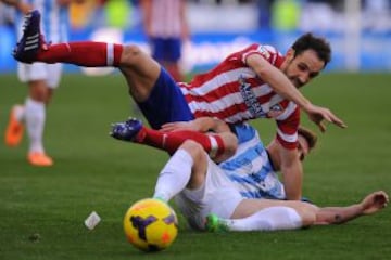Juanfran cae encima de Antunes.
