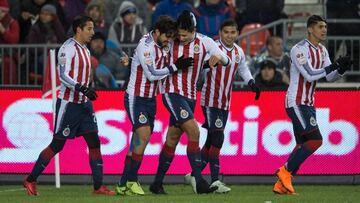 Celebración de los jugadores de Chivas en la final de ida de la Concacaf Champions League ante el Toronto FC.