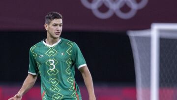 C&eacute;sar Montes durante un partido con M&eacute;xico en Tokio 2020