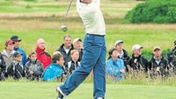 <b>EL MEJOR SWING. </b>Sergio García sacó ayer lo mejor de su bolsa de palos y dejó boquiabiertos a los aficionados escoceses. Manda en Carnoustie y va directo a su primer grande.