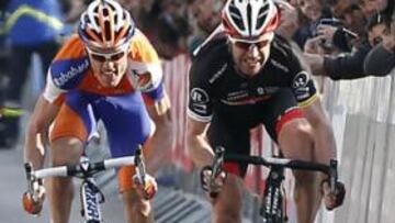 <b>ESFUERZO. </b>Luis León superó a Voigt en un ajustado sprint final.