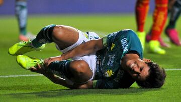 El atacante del Le&oacute;n recibi&oacute; penal, anot&oacute; gol y abandon&oacute; el terreno de juego, todo en 18 minutos.