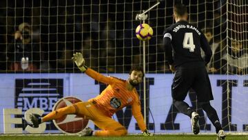 Real Madrid&#039;s Spanish defender Sergio Ramos shoots a penalty kick to score a goal to Celta Vigo&#039;s Spanish goalkeeper Sergio Alvarez during the Spanish league football match between RC Celta de Vigo and Real Madrid CF at the Balaidos stadium in V