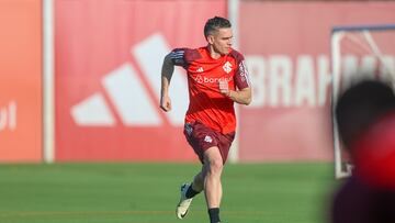 Rafael Santos Borré durante un entrenamiento con Inter de Porto Alegre.