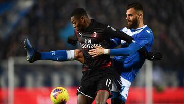 Rafael Leao en acción con el Milan.