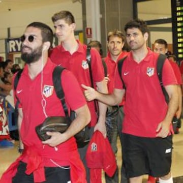 El Atlético a su llegada al aeropuerto de Valencia.