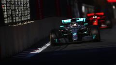 BAKU, AZERBAIJAN - APRIL 28: Lewis Hamilton of Great Britain driving the (44) Mercedes AMG Petronas F1 Team Mercedes W10 on track during the F1 Grand Prix of Azerbaijan at Baku City Circuit on April 28, 2019 in Baku, Azerbaijan. (Photo by Dan Istitene/Getty Images)