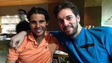 11/03/14 TENIS TORNEO DE INDIAN WELLS CENA DE RAFA NADAL CON PAU GASOL PUBLICADA 12/03/14 NA MA35 1COL