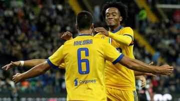 Juan Cuadrado celebra con Khedira.