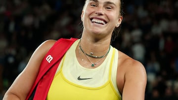 Aryna Sabalenka sonríe tras vencer a Paula Badosa en el Open de Australia.