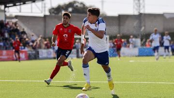 Giuliano inicia un contragolpe en el partido frente al Diocesano.