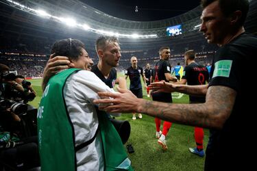 El reportero gráfico Yuri Cortez en la celebración del segundo gol croata.