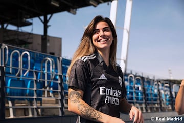 El Real Madrid junto a Adidas han presentado la que será la indumentaria para la temporada que viene. "Está diseñada para reflejar el espíritu y el sentido de unidad del club con sus aficionados bajo el lema This is grandeza, e incluye referencias al estadio Santiago Bernabéu", según explica el propio club blanco. 