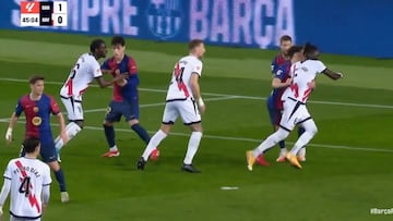 Más polémica: los dos penaltis no señalados que el Rayo ve calcados al sí pitado al Barça
