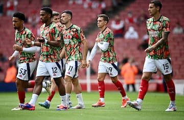 Los futbolistas del Arsenal salieron a calentar con el objetivo de quedarse los tres puntos y mantener el paso perfecto en liga con tres triunfos de tres posibles.
REUTERS/Dylan Martinez