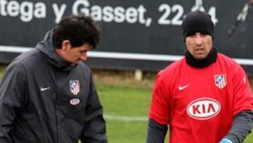 Asenjo sufre una leve contractura, pero podrá jugar ante el Xerez