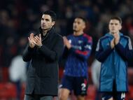 Soccer Football - Premier League - Nottingham Forest v Arsenal - The City Ground, Nottingham, Britain - January 17, 2026 Arsenal manager Mikel Arteta applauds fans after the match Action Images via Reuters/Peter Cziborra EDITORIAL USE ONLY. NO USE WITH UNAUTHORIZED AUDIO, VIDEO, DATA, FIXTURE LISTS, CLUB/LEAGUE LOGOS OR 'LIVE' SERVICES. ONLINE IN-MATCH USE LIMITED TO 120 IMAGES, NO VIDEO EMULATION. NO USE IN BETTING, GAMES OR SINGLE CLUB/LEAGUE/PLAYER PUBLICATIONS. PLEASE CONTACT YOUR ACCOUNT REPRESENTATIVE FOR FURTHER DETAILS..