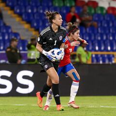 “Te da energía, control del balón, simpleza para jugar”: los elogios de Endler a una compañera