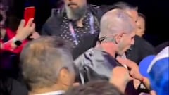 Emanuel Noir recibe una camiseta de la U en pleno show de Ke Personajes y así reacciona: escena viral en Viña