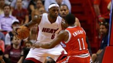 LeBron James ante Brandon Knight.