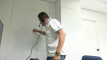 Roncero pagó su frustración con la pared en el 2-1: no se lo podía creer...