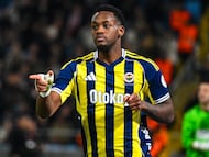 ADANA, TURKIYE - JANUARY 6: Jhon Duran (10) of Fenerbahce celebrates after scoring a goal during the Turkish Super Cup semifinal match between Fenerbahce and Samsunspor at Yeni Adana Stadium in Adana, Turkiye on January 6, 2026. (Photo by Mehmet Ali Ozcan/Anadolu via Getty Images)