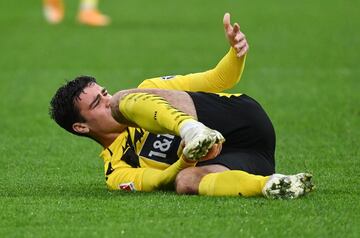 Con su actuación, Gio deleitó a los pocos aficionados presentes en el Signal Iduna Park y también a los miles de seguidores que vieron el duelo desde la TV.