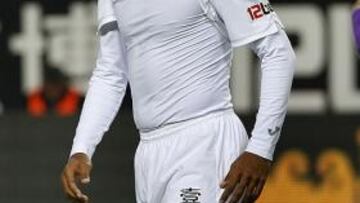 Un Sevilla desconocido no se aprovecha de un Valladolid en inferioridad