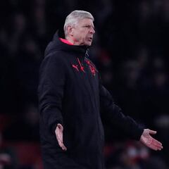 Wenger 'amazed' by questions over Arsenal future