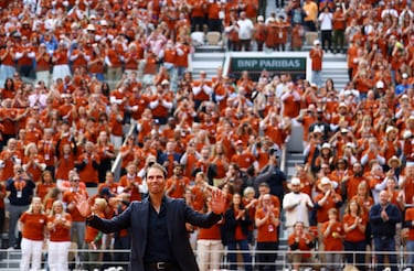Rafa Nadal durante su emotivo homenaje en la pista Philippe-Chatrier. 