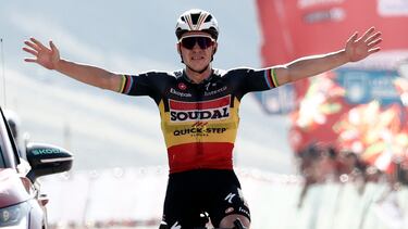 El belga Remco Evenepoel, del equipo Soudal-Quick Step, gana una etapa de la Vuelta a España 2023 en Larra-Belagua, en una foto de archivo.