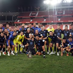 El Málaga gana al Granada con dos penaltis parados por Manolo Reina