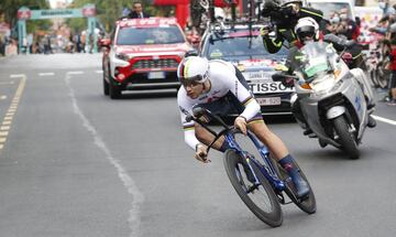 Filippo Ganna durante la primera etapa del Giro de Italia