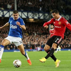 How many career club goals has Cristiano Ronaldo scored?