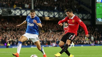 Soccer Football - Premier League - Everton v Manchester United - Goodison Park, Liverpool, Britain - October 9, 2022 Manchester United's Cristiano Ronaldo scores their second goal and his 700th club goal Action Images via Reuters/Carl Recine EDITORIAL USE ONLY. No use with unauthorized audio, video, data, fixture lists, club/league logos or 'live' services. Online in-match use limited to 75 images, no video emulation. No use in betting, games or single club /league/player publications.  Please contact your account representative for further details.     TPX IMAGES OF THE DAY