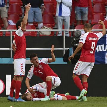 El centrocampista dan¨¦s del Inter de Mil¨¢n se desplom¨® y qued¨® inconsciente tras un salto durante el encuentro de la Eurocopa ante Finlandia. Los servicios m¨¦dicos actuaron durante varios minutos antes de ser sacado en camilla para ser trasladado al hospital.