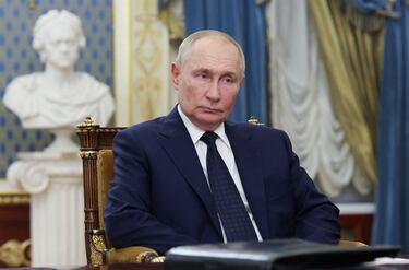 Who has more nuclear weapons, the US or Russia?
