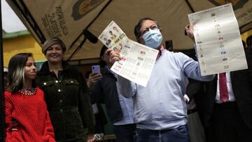 El candidato presidencial Gustavo Petro hizo ejercició de su derecho al voto este 13 de marzo
