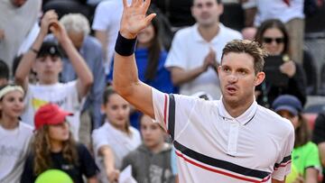 Rome (Italy), 13/05/2024.- Nicolas Jarry of Chile celebrates winning against Stefano Napolitano of Italy during their men's singles match at the Italian Open tennis tournament in Rome, Italy, 13 May 2024. (Tenis, Italia, Roma) EFE/EPA/ALESSANDRO DI MEO