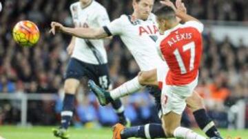 Ex ariete de Arsenal: "Alexis debe ser salvado de sí mismo"