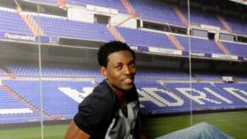 El Tottenham también quiere fichar a Adebayor