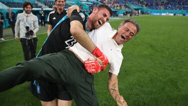 Spanish keeper Unai Simon celebrates with coach Luis Enrique after Spain beat Switzerland on penalties.