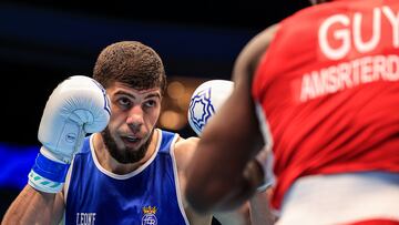 El boxeador español Gazi Jalidov asegura la segunda medalla por KO.